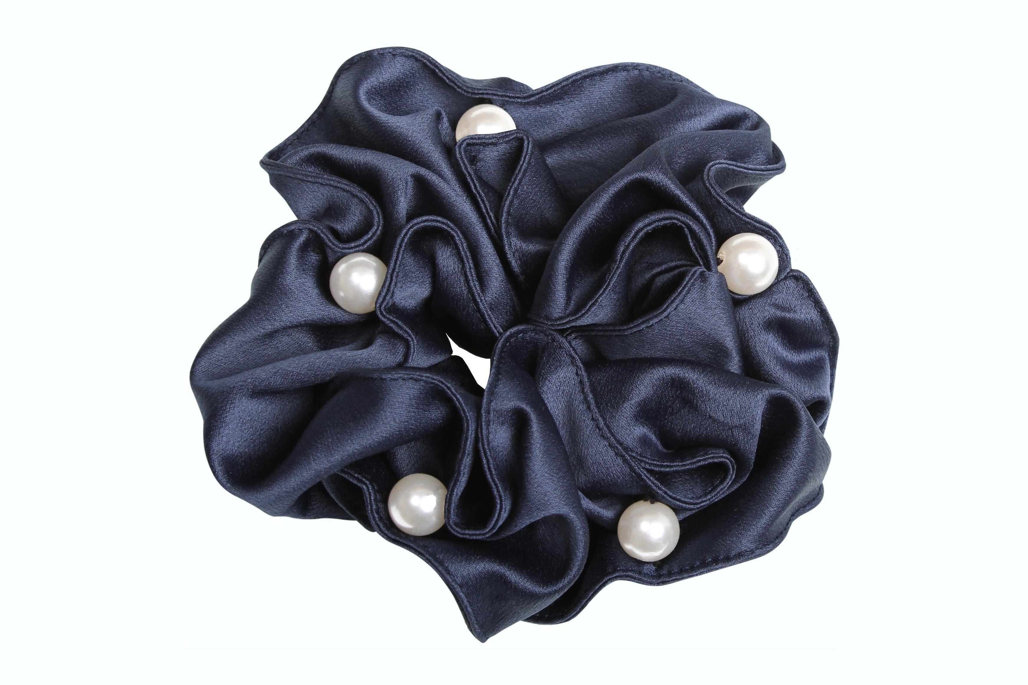 Satin Pearl Scrunchie marin