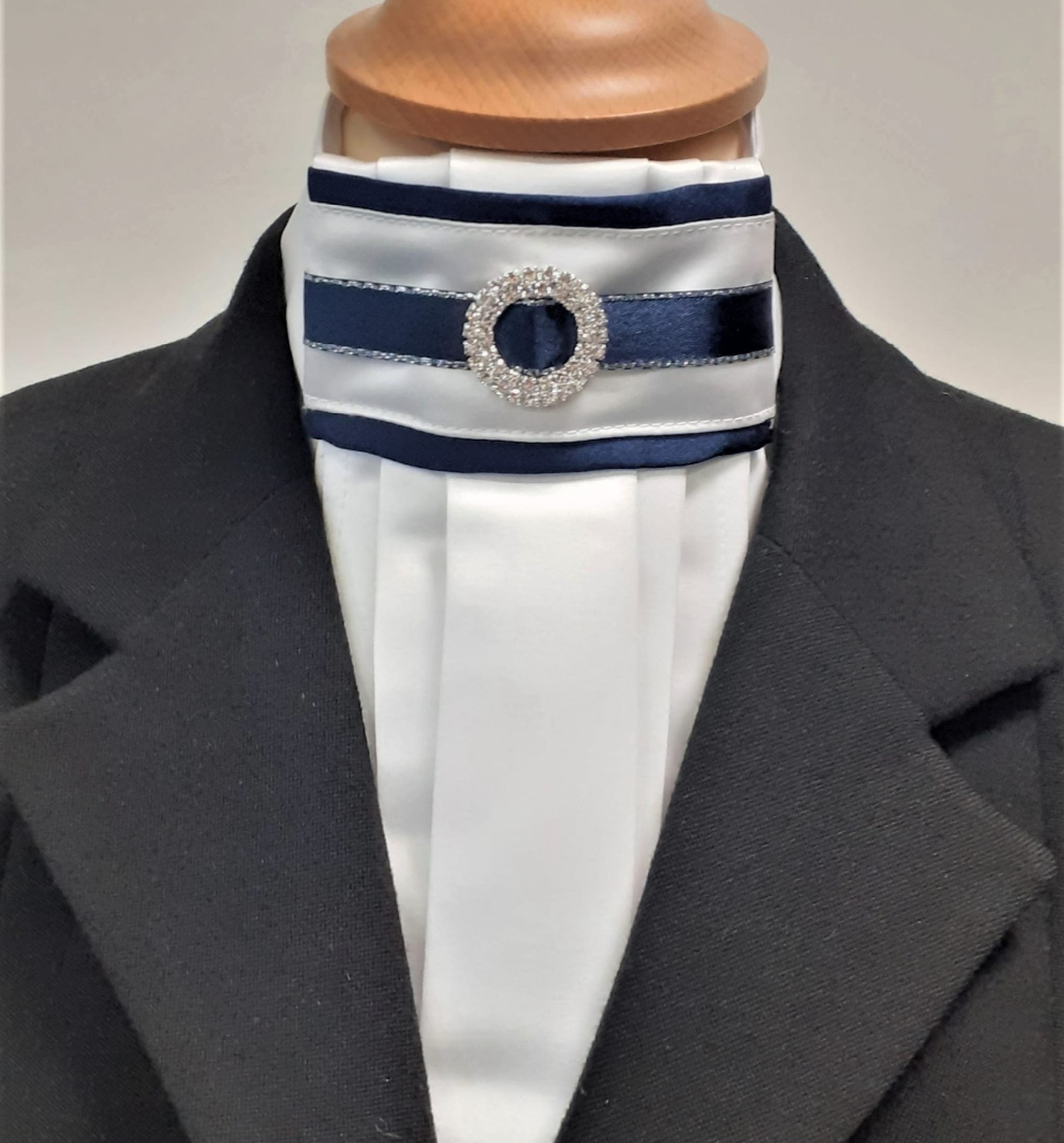 Stock Tie Kendra - White/Navy